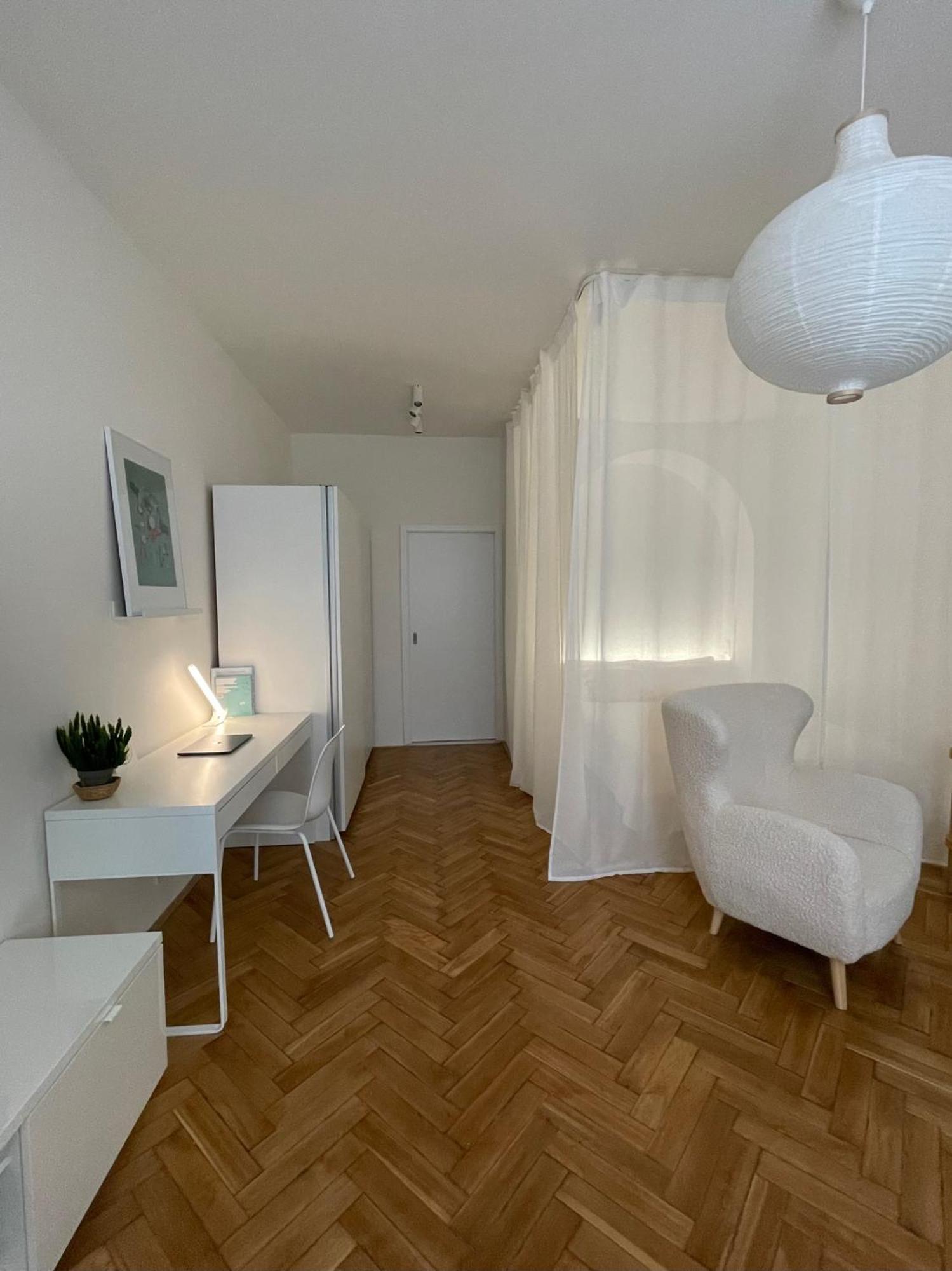 Urban Retreat I Modern Boho Apartments In Lovely Letna District - 10 Minutes From Old Town Praha Bagian luar foto
