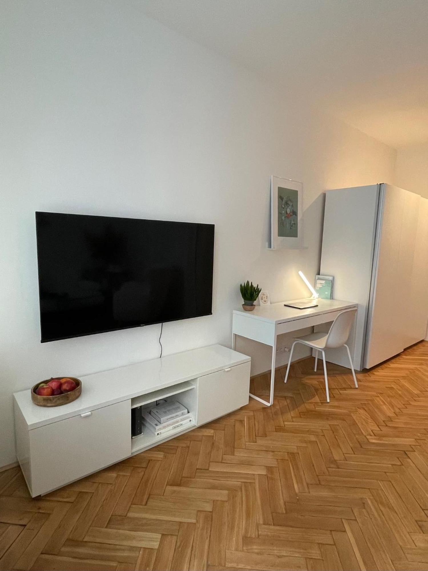 Urban Retreat I Modern Boho Apartments In Lovely Letna District - 10 Minutes From Old Town Praha Bagian luar foto