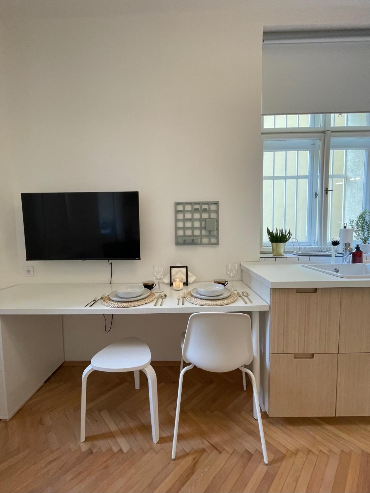 Urban Retreat I Modern Boho Apartments In Lovely Letna District - 10 Minutes From Old Town Praha Bagian luar foto