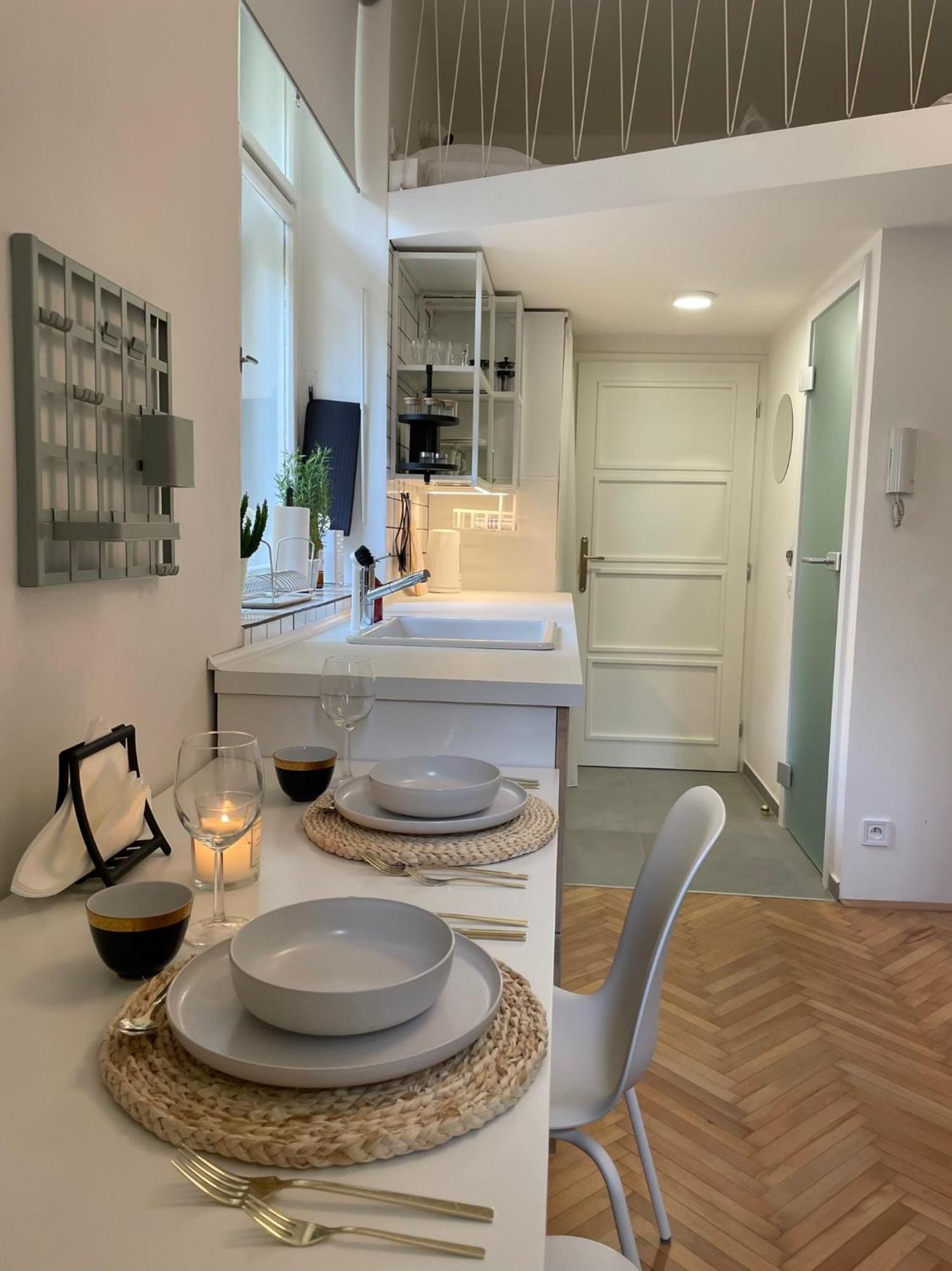 Urban Retreat I Modern Boho Apartments In Lovely Letna District - 10 Minutes From Old Town Praha Bagian luar foto