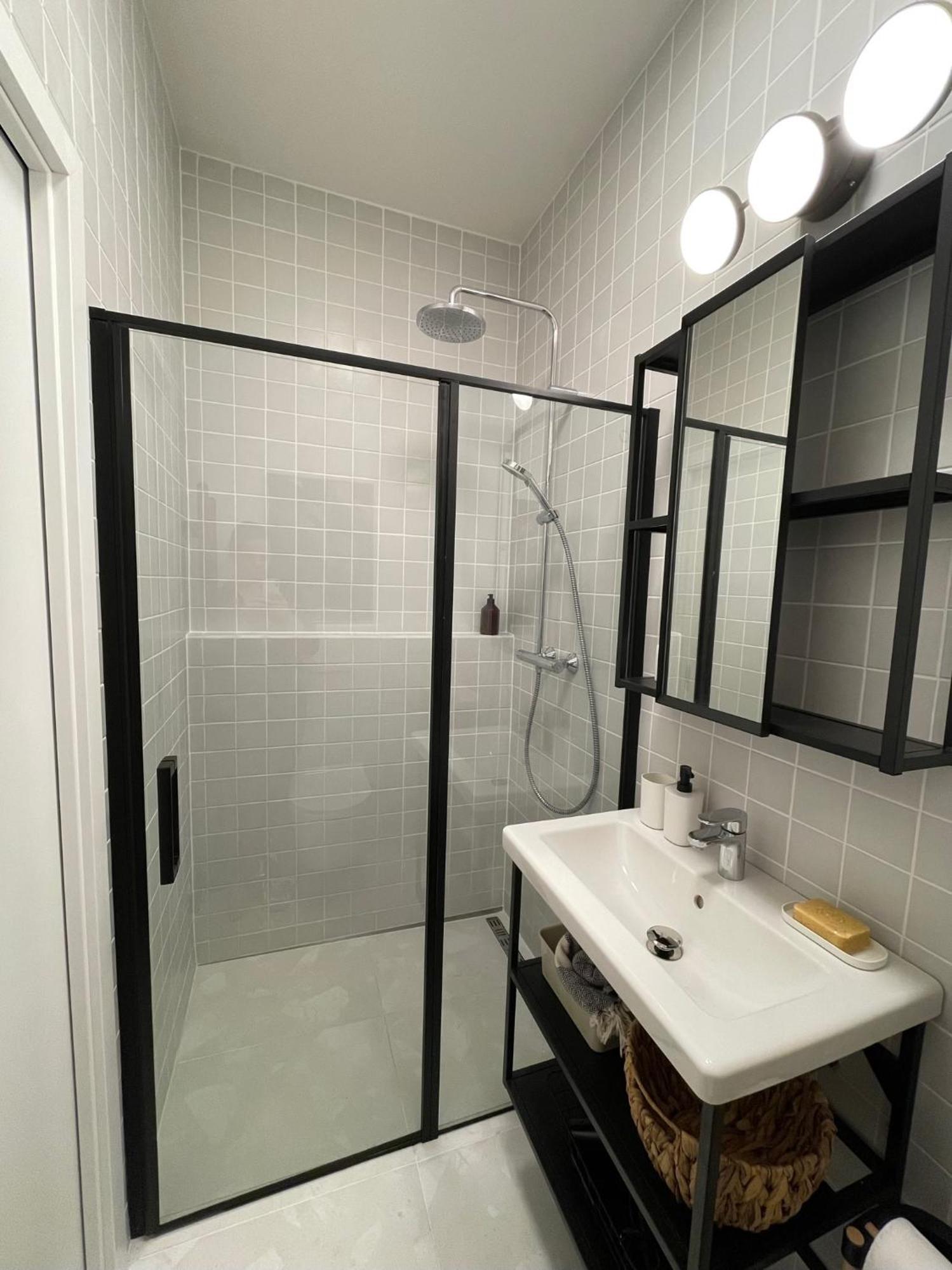 Urban Retreat I Modern Boho Apartments In Lovely Letna District - 10 Minutes From Old Town Praha Bagian luar foto