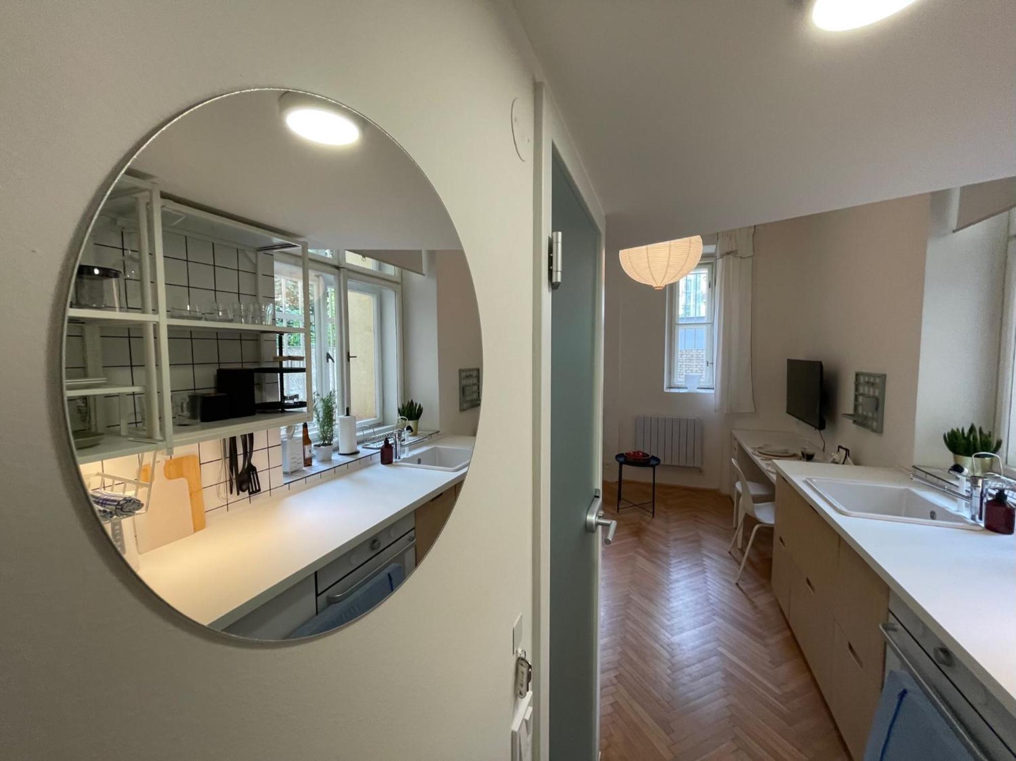 Urban Retreat I Modern Boho Apartments In Lovely Letna District - 10 Minutes From Old Town Praha Bagian luar foto